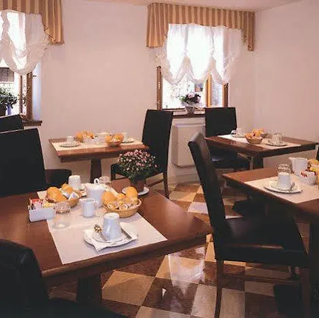 Del Ghetto Πανσιόν 3*