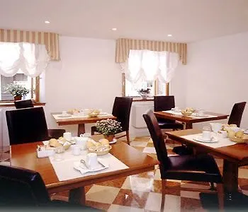 Del Ghetto 4*